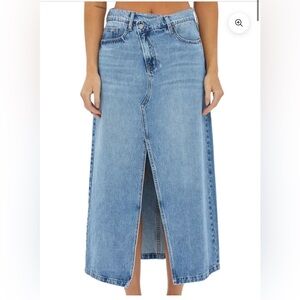 HIDDEN MIDI FRONT SLIT PEYTON SKIRT IN MEDIUM Wash